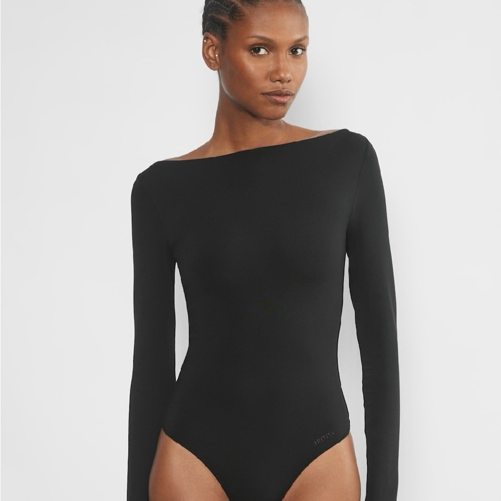 ARITZIA WHITNEY BODYSUIT!! SIZE XS, in perfect condition!